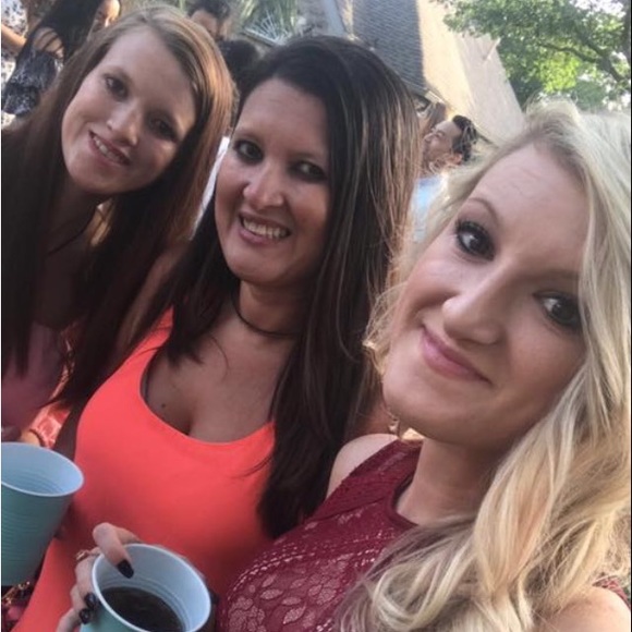 Meet your Posher, Elizabeth - Picture 3 of 4